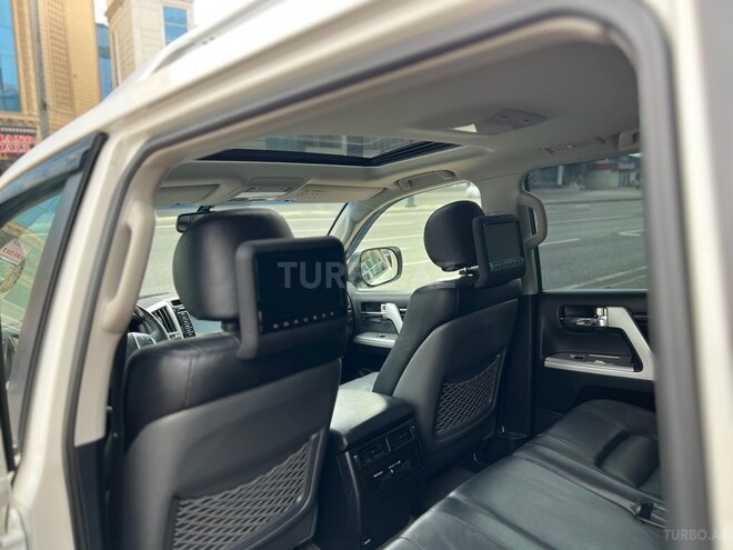 Toyota Land Cruiser-8