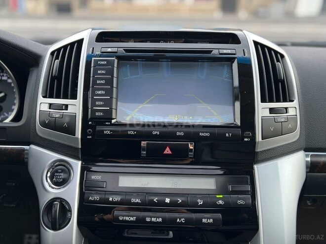 Toyota Land Cruiser-13
