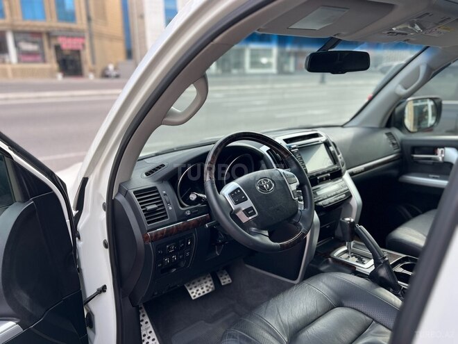 Toyota Land Cruiser-6