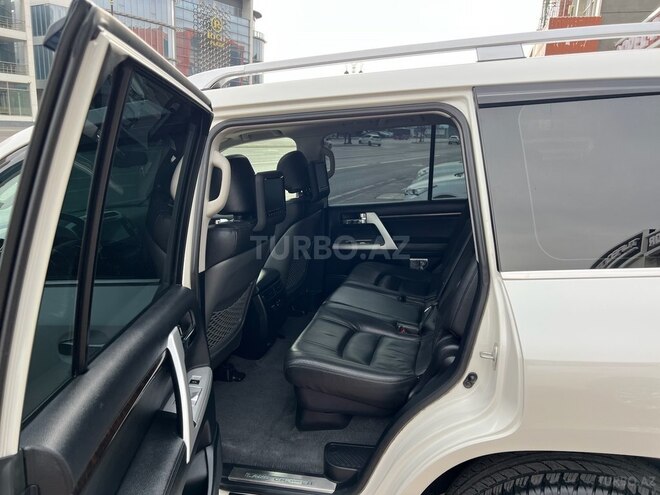 Toyota Land Cruiser-7