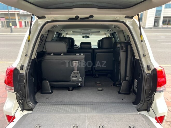 Toyota Land Cruiser-9
