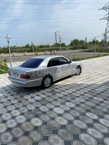 Mercedes E 270 2000, 354,165 km - 2.7 l - Saatlı