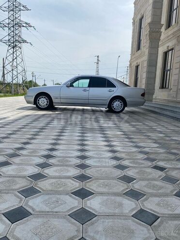 Mercedes E 270 2000, 354,165 km - 2.7 l - Saatlı