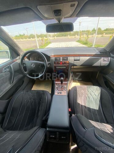 Mercedes E 270 2000, 354,165 km - 2.7 l - Saatlı