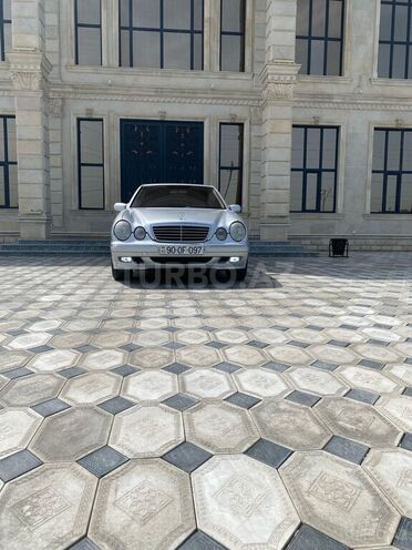 Mercedes E 270 2000, 354,165 km - 2.7 l - Saatlı