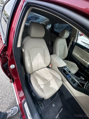Hyundai Sonata-12