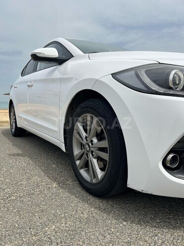 Hyundai Avante 2016, 180,000 km - 1.6 л - Bakı