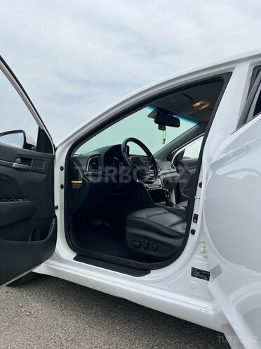 Hyundai Avante 2016, 180,000 km - 1.6 л - Bakı
