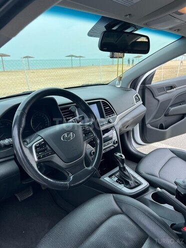 Hyundai Avante 2016, 180,000 km - 1.6 л - Bakı