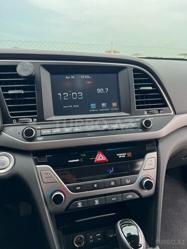 Hyundai Avante 2016, 180,000 km - 1.6 л - Bakı