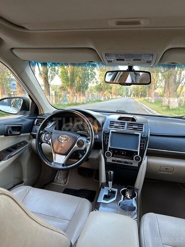 Toyota Camry-12