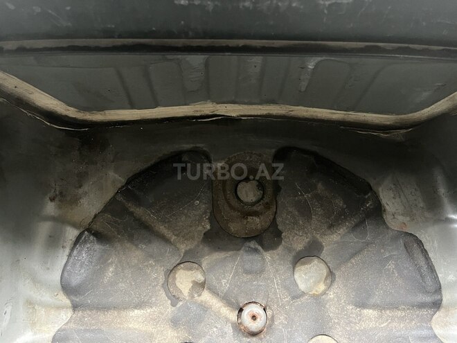 Toyota Corolla 2004, 240,000 km - 1.4 l - Bakı
