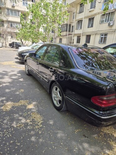 Mercedes E 240 2000, 303,000 km - 2.4 l - Bakı
