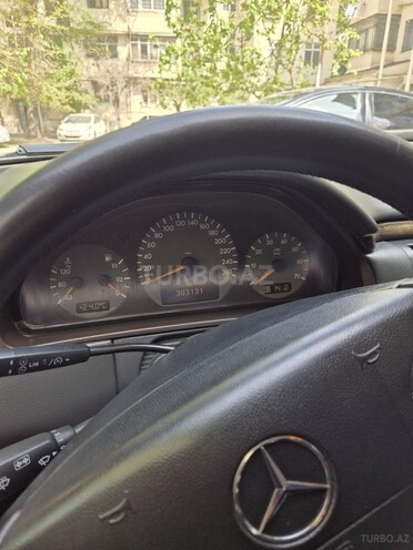 Mercedes E 240 2000, 303,000 km - 2.4 l - Bakı