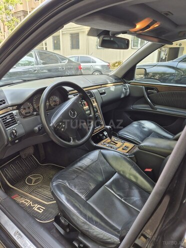 Mercedes E 240 2000, 303,000 km - 2.4 l - Bakı