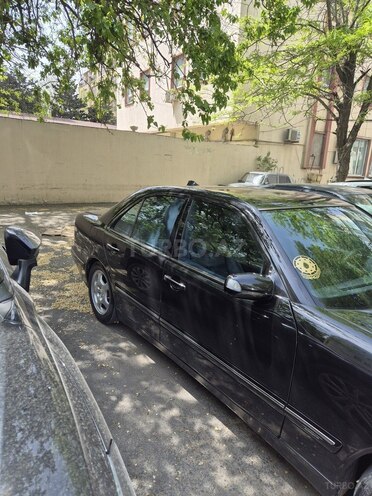 Mercedes E 240 2000, 303,000 km - 2.4 l - Bakı