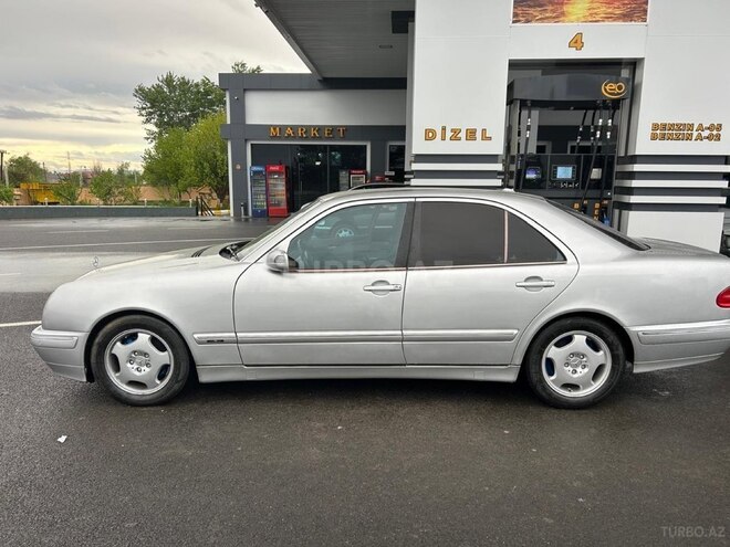 Mercedes E 220 d 2001, 350,000 km - 2.2 l - Ucar