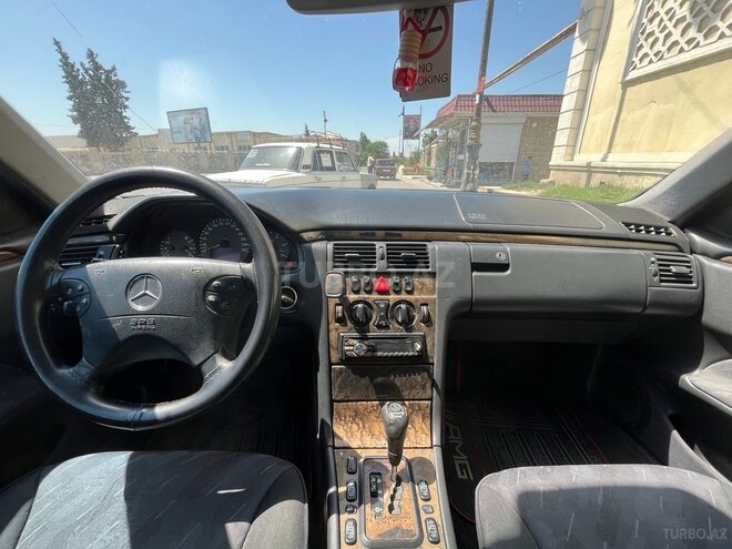 Mercedes E 220 d 2001, 350,000 km - 2.2 l - Ucar