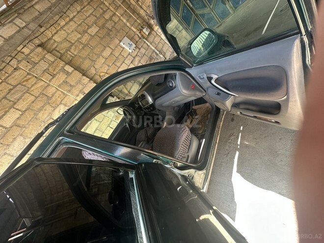 Toyota RAV4 2002, 525,000 km - 2.0 l - Quba