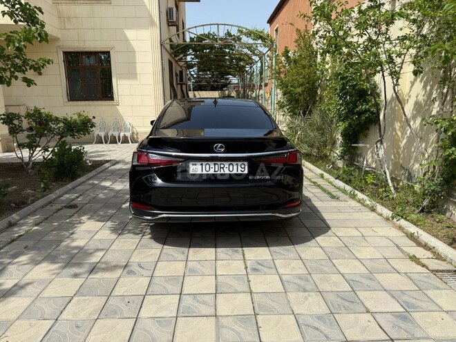 Lexus ES 300h 2019, 136,600 km - 2.5 l - Bakı