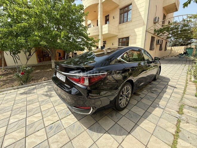 Lexus ES 300h 2019, 136,600 km - 2.5 l - Bakı