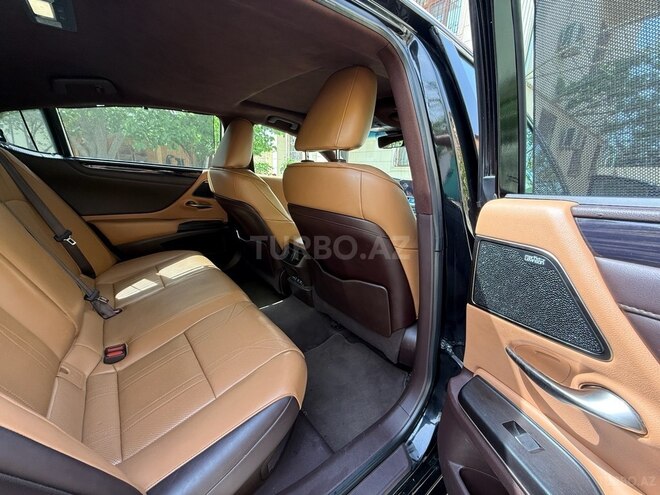 Lexus ES 300h 2019, 136,600 km - 2.5 l - Bakı