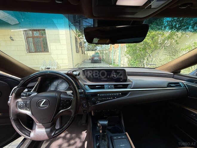 Lexus ES 300h 2019, 136,600 km - 2.5 l - Bakı