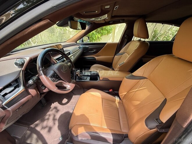 Lexus ES 300h 2019, 136,600 km - 2.5 l - Bakı