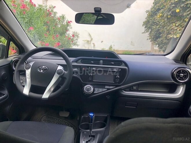 Toyota Prius C 2015, 170,498 km - 1.5 l - Bakı