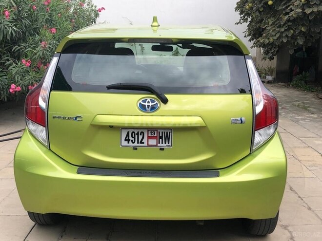 Toyota Prius C 2015, 170,498 km - 1.5 l - Bakı
