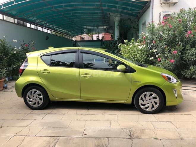 Toyota Prius C 2015, 170,498 km - 1.5 l - Bakı