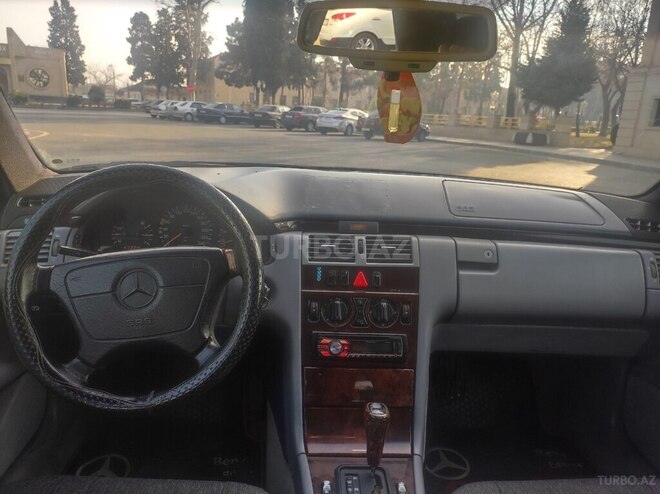 Mercedes E 230 1996, 452,000 km - 2.3 l - Goranboy