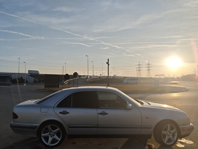 Mercedes E 240 1998, 300,000 km - 2.4 l - Bakı