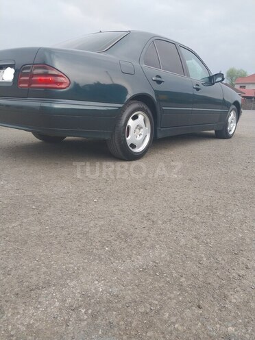 Mercedes E 220 d 2002, 367,000 km - 2.2 l - Astara