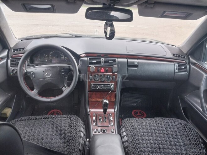 Mercedes E 220 d 2002, 367,000 km - 2.2 l - Astara