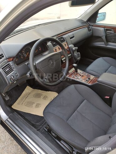 Mercedes E 240 1999, 205,000 km - 2.4 л - Bakı