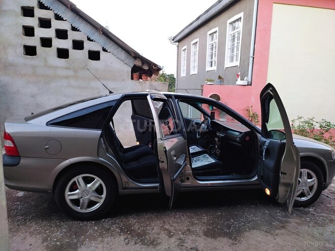 Opel Vectra 1997, 459,000 km - 2.0 l - Quba