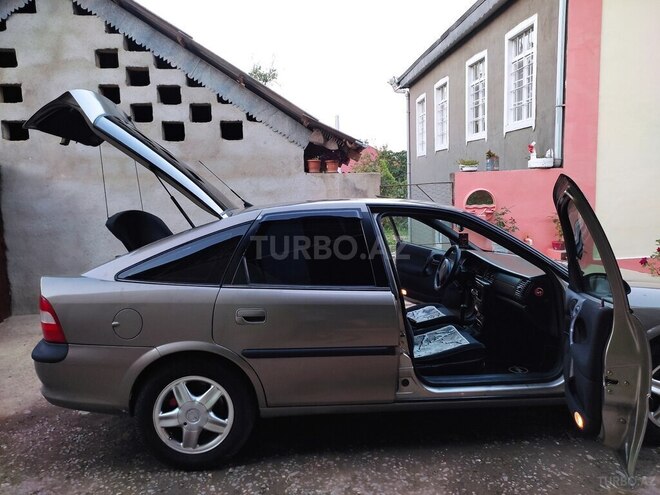 Opel Vectra 1997, 459,000 km - 2.0 l - Quba