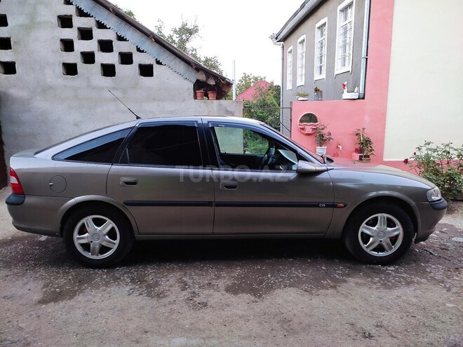 Opel Vectra 1997, 459,000 km - 2.0 l - Quba