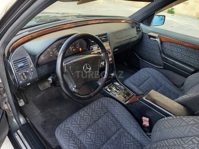 Mercedes C 220 1995, 228,000 km - 2.2 l - Bakı