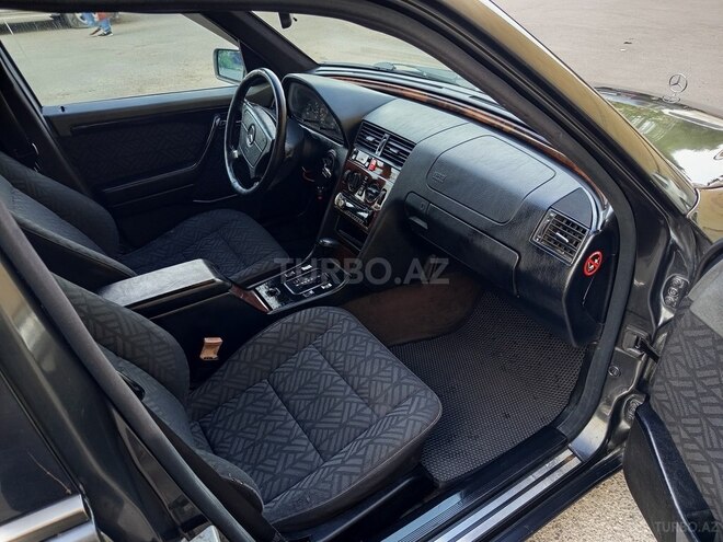 Mercedes C 220 1995, 228,000 km - 2.2 l - Bakı