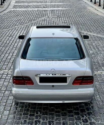 Mercedes E 270 2000, 295,000 km - 2.7 l - Yevlax