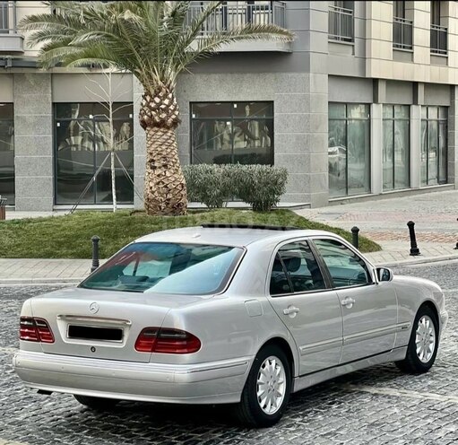 Mercedes E 270 2000, 295,000 km - 2.7 l - Yevlax
