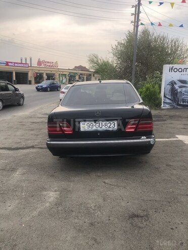 Mercedes E 240 2001, 345,000 km - 2.6 l - Bakı