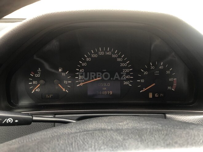 Mercedes E 240 2001, 345,000 km - 2.6 l - Bakı