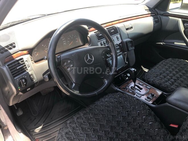 Mercedes E 240 2001, 345,000 km - 2.6 l - Bakı