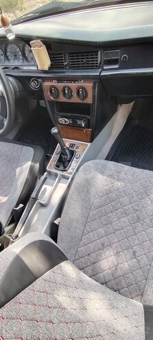 Mercedes 190-10
