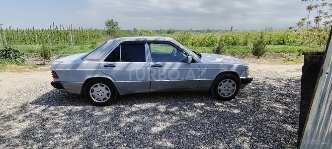 Mercedes 190-2
