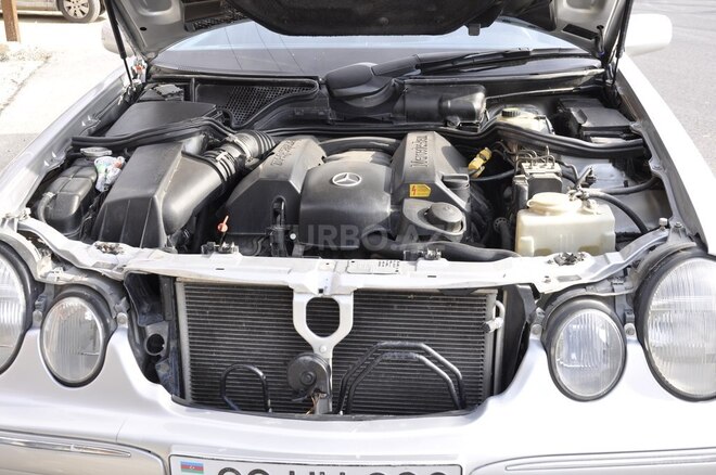 Mercedes E 280 2001, 283,000 km - 2.8 l - Bakı