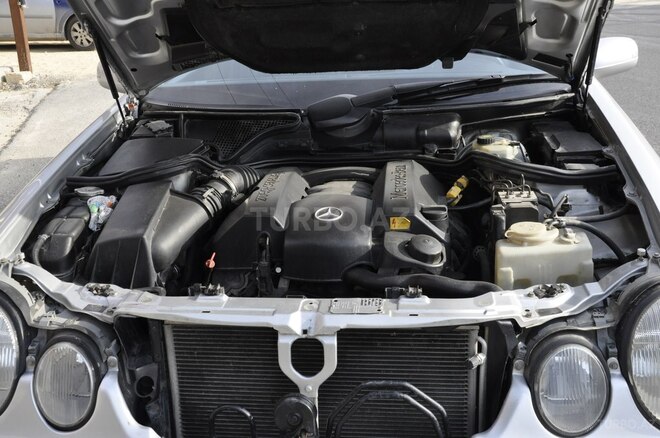 Mercedes E 280 2001, 283,000 km - 2.8 l - Bakı